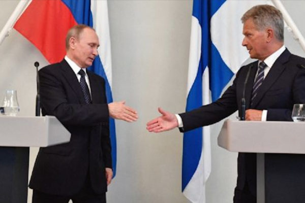 Finlandia informa a Putin de intención de unirse a la OTAN, que lo califica de error