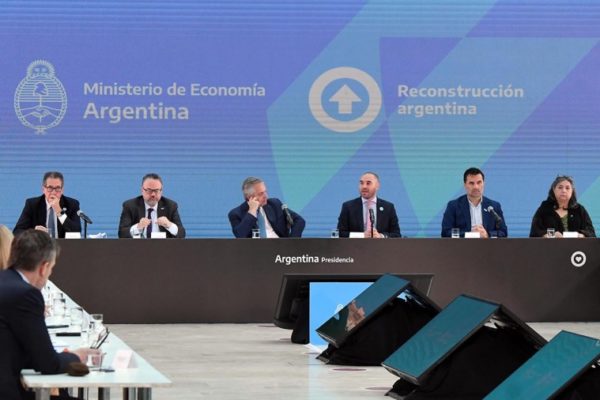 Argentina crea régimen cambiario especial para empresas del sector hidrocarburo