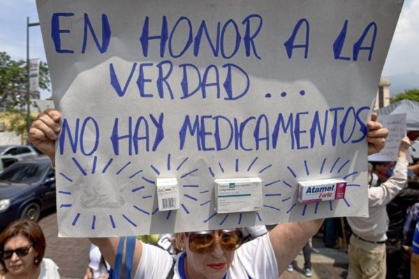 Gobierno venezolano se enfila contra las «mafias hospitalarias» y el sector salud responde