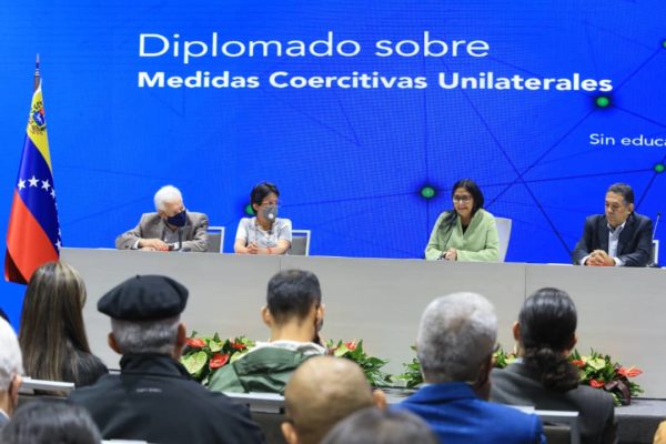 Gobierno inaugura diplomado para estudiar mecanismos populares para superar el bloqueo