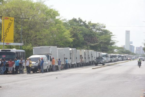 Denuncian escasez de combustible para transporte pesado en Lara