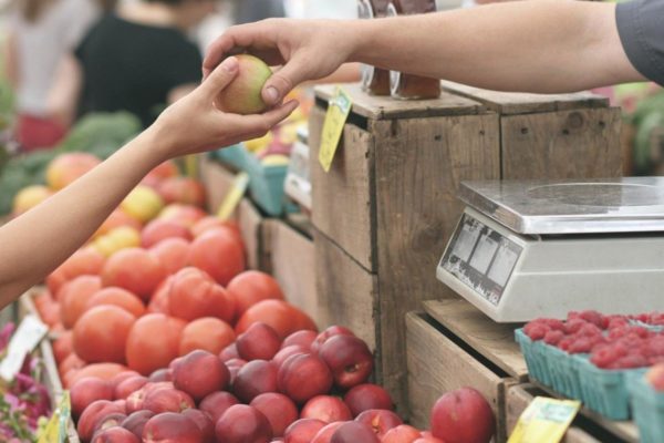 El alto costo de los alimentos tiene por las nubes la inflación en Colombia