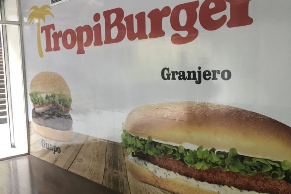 La cadena TropiBurger regresó con tres locales en Caracas