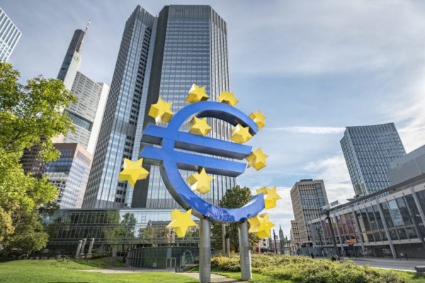 Banco Central Europeo confirma intención de aumentar tasas de interés y proyecta mayor inflación