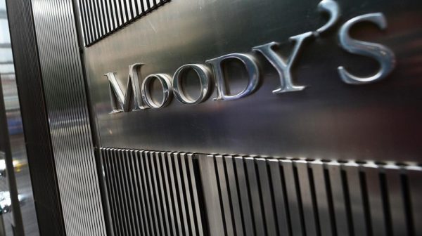 Moody's mejora la calificación de riesgo de El Salvador por manejo de ...