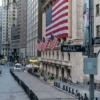 Wall Street arrancó esta semana vacilante y dividida: El Dow Jones gana 0,50%