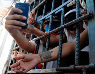 Bloomberg | Dolarización transaccional en Venezuela también ha impactado la economía carcelaria