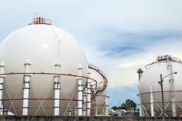 Venezuela podría emitir en junio las licencias para que Eni y Repsol exporten líquidos de gas natural