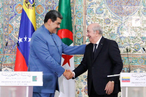 Argelia y Venezuela acuerdan activar conexión aérea directa entre ambas naciones