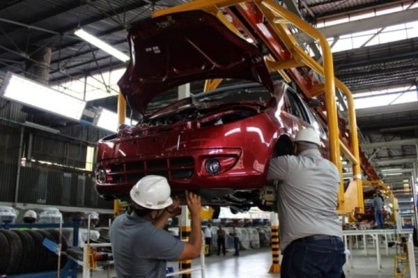 Datos | Importaciones liquidan al sector automotriz: casi 99% de las unidades vendidas vienen del exterior