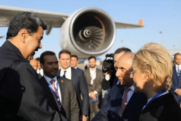 Maduro llega a Azerbaiyán en gira por países exportadores de hidrocarburos