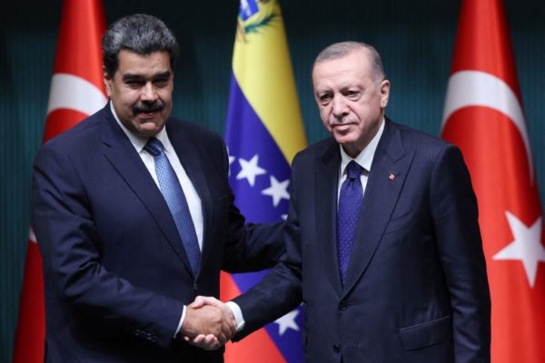Maduro ofrece plenas garantías a inversionistas turcos a pesar de las sanciones