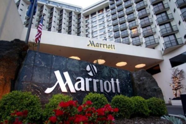 La hotelera estadounidense Marriott suspende todas sus operaciones en Rusia