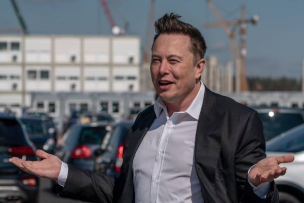 Acciones del Manchester United suben tras broma de Musk sobre compra del club