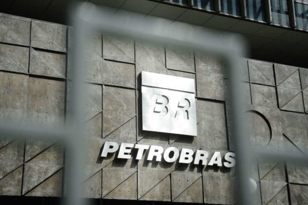 Petrobras gana 7.740 millones de dólares en el primer trimestre, un 14,4 % menos