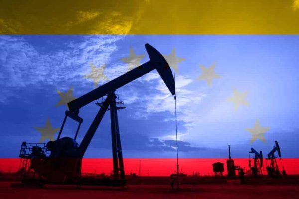 La producción petrolera de Venezuela se aleja de la promesa de Maduro