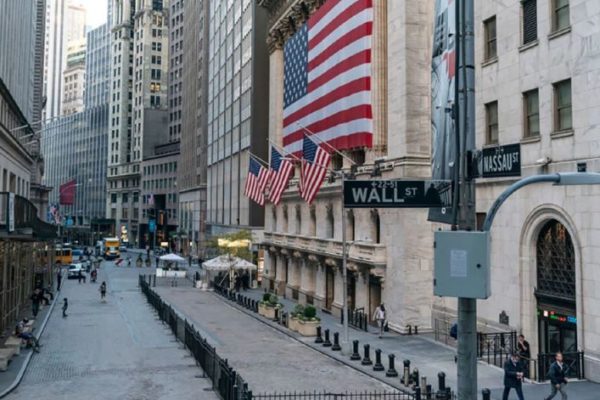 Wall Street cierra en rojo y el Dow baja un 1,03 %