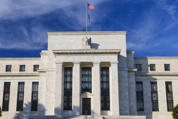 La Fed dice estar «fuertemente comprometida» con la bajada de precios en EEUU