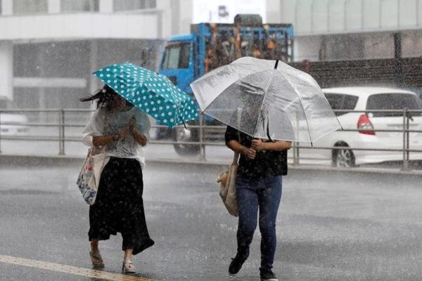 Fuertes lluvias generaron inundaciones en vías férreas y el desbordamiento del río Guaire en Petare