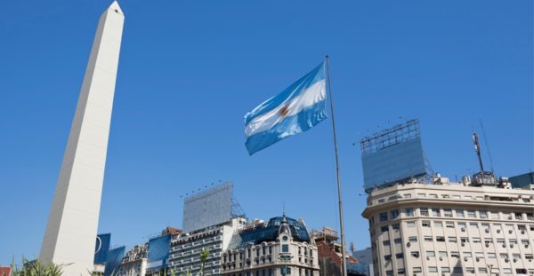 Argentina recibe auxilio financiero de EEUU después de firmar millonario pacto con el FMI