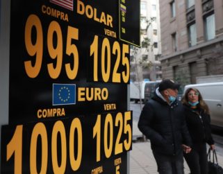 Histórica intervención del emisor chileno consigue contener alza del dólar