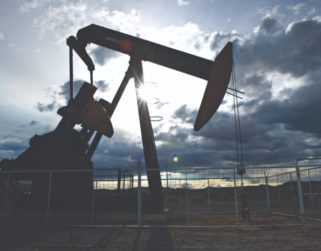 El petróleo de Texas baja un 2,9 % y cierra en 89,41 dólares el barril