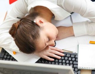 Conozca cómo el trabajo puede estar saboteando su sueño