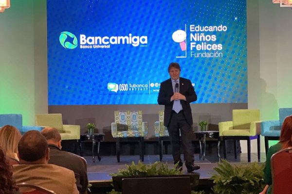 Bancamiga trabaja con Fundafelices para disminuir la deserción escolar