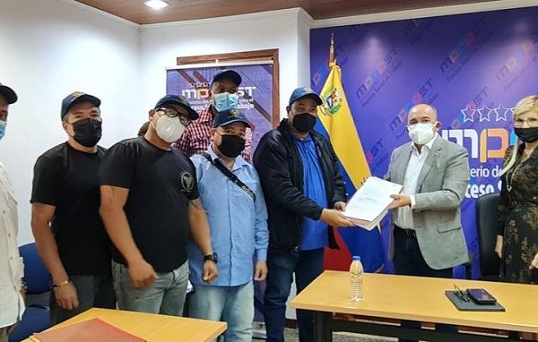 Será beneficioso para el sector: Firman convención colectiva para trabajadores del turismo