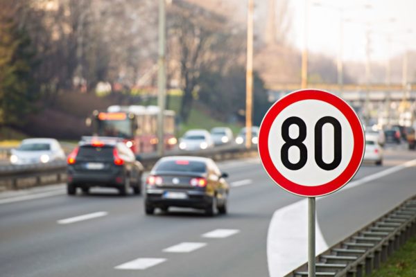 España planea reducir velocidad en autopistas para disminuir consumo de carburantes