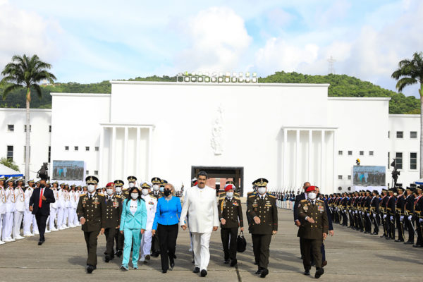 Maduro ratifica en el cargo a Padrino López y designa nuevos miembros del Alto Mando militar