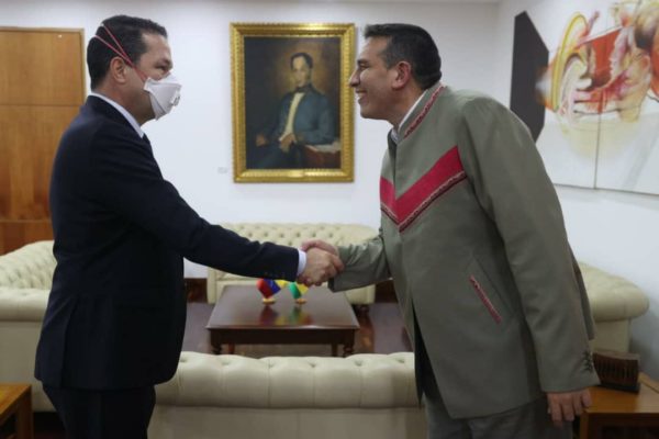 Venezuela revisa acuerdos binacionales con Vietnam y Bolivia