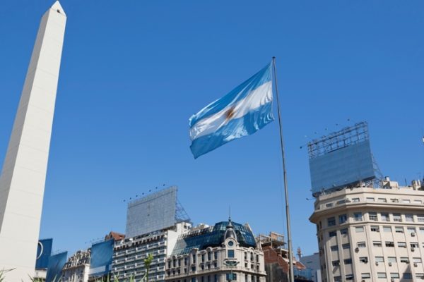 Argentina anunció alivio fiscal para trabajadores que pagan impuesto salarial
