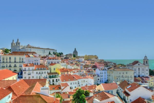 Portugal cambia su ley de inmigración para atraer mano de obra y nómadas digitales
