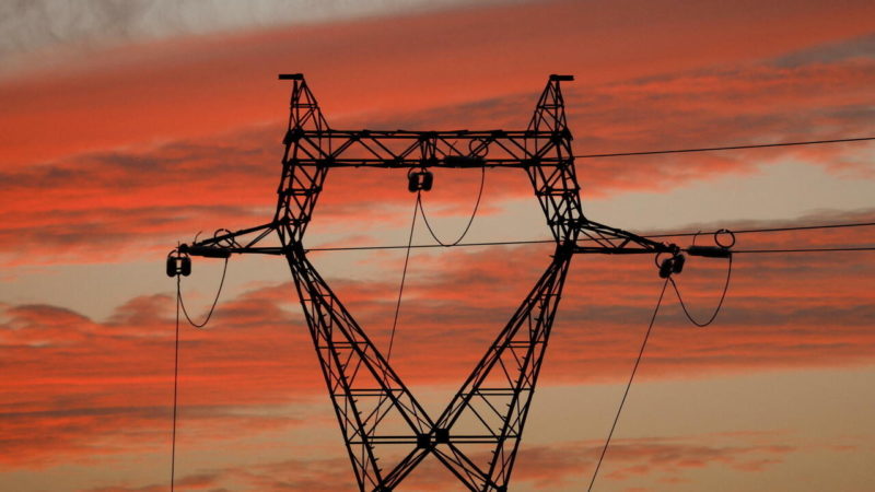 Colombia suspender&aacute; venta de energ&iacute;a el&eacute;ctrica a Ecuador ante aranceles del 30% impuestos por Noboa