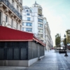 París comienza a multar a comercios que dejan sus puertas abiertas