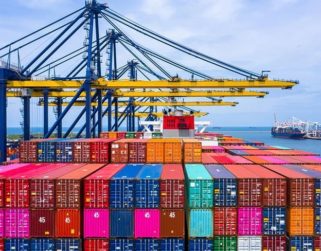 Las importaciones de Argentina en jaque por falta de dólares