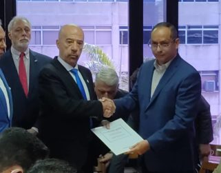 Entregan documento a embajador de Argentina exigiendo devolución del avión venezolano