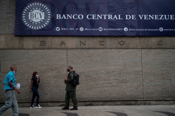 El bolívar perdió casi el 50% de su valor tras un año de la reconversion monetaria