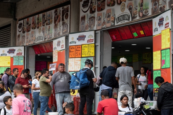 Consecomercio: Ventas en comercios de Venezuela cayeron hasta un 35% en enero por la inflación