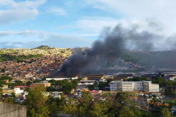 Detienen a los presuntos responsables del incendio del almacén del IVSS