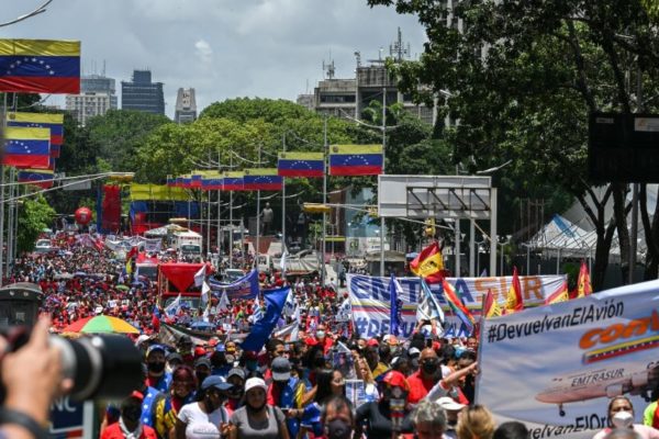 Chavismo salió a la calle a pedir devolución de avión retenido en Argentina