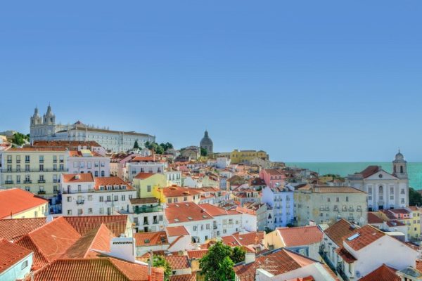 Trabajadores del comercio en Portugal protestaron para exigir aumento de salarios