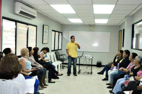 Venezolanos se formarán para crear empresas y emprendimientos de Triple Impacto