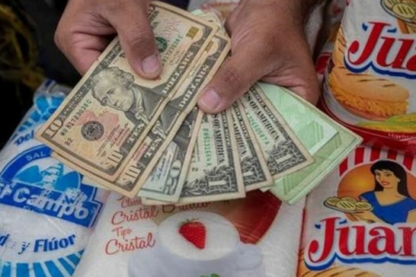 Economista advierte que precios en dólares van a subir de forma abrupta
