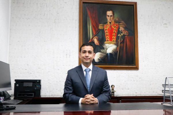 Presidente del Banco del Tesoro es designado Superintendente Nacional de ZEE