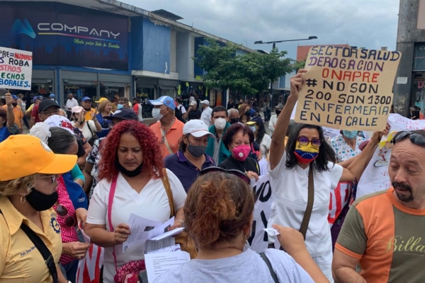 Trabajadores públicos mantienen protestas contra desmejora salarial
