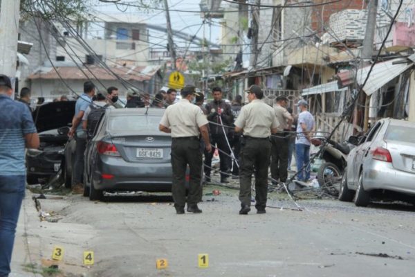 Gobierno de Ecuador dará recompensa de 10.000 dólares por información de explosión «terrorista»