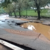 Cierran avenida principal de Macaracuay tras rotura de tubería