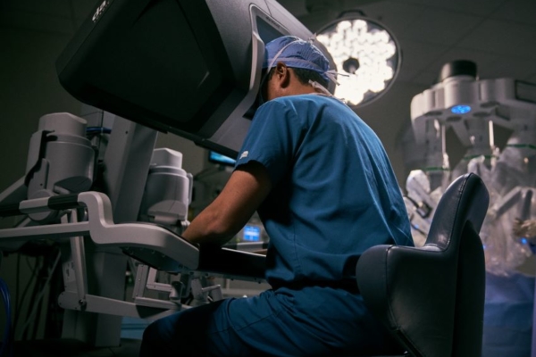 Sistema Da Vinci: Cirugía robótica gana terreno en los actos quirúrgicos de diversas especialidades médicas